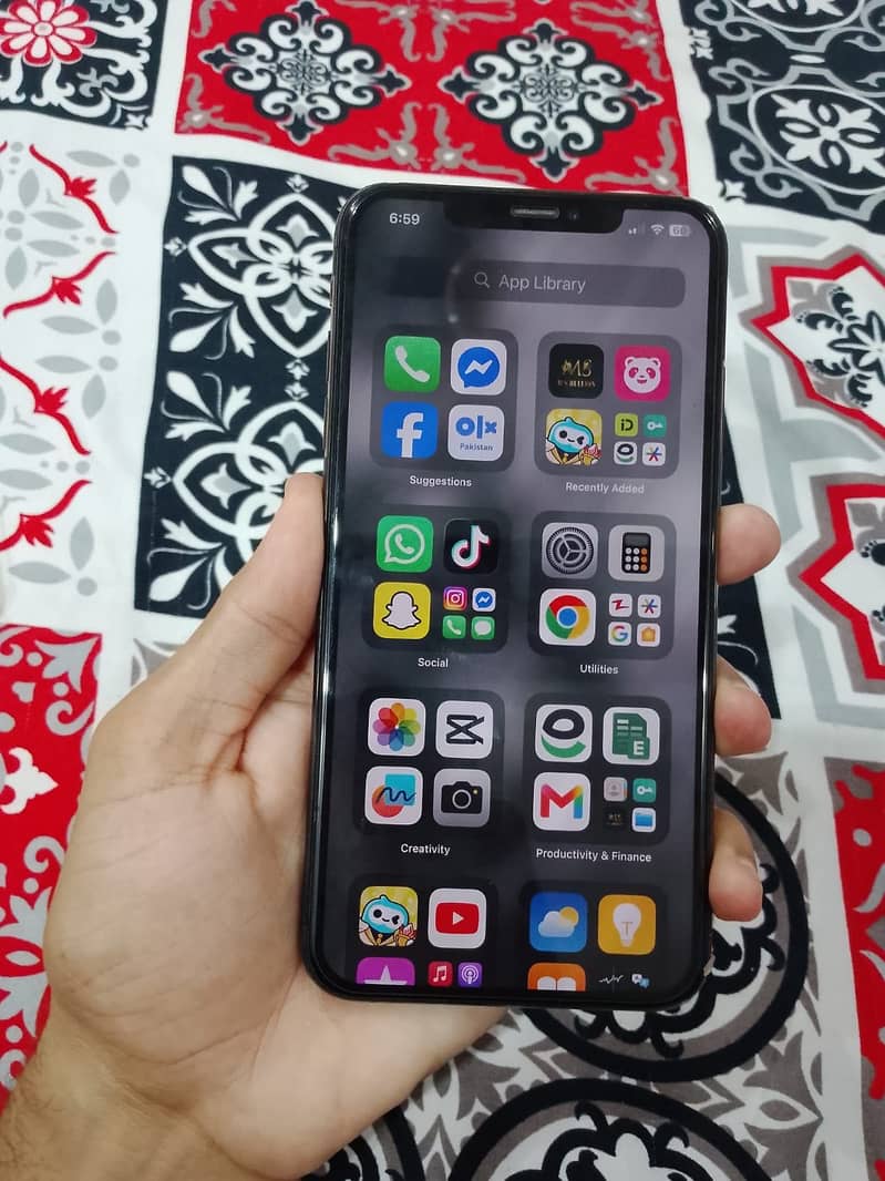 Apple iPhone XS Max 6