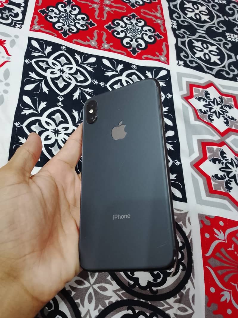 Apple iPhone XS Max 7