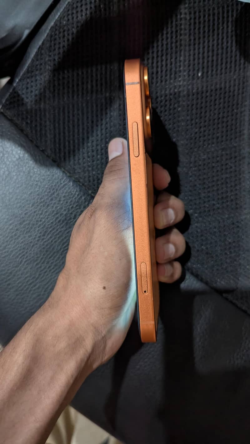 Apple iPhone 16 Pro Max 2