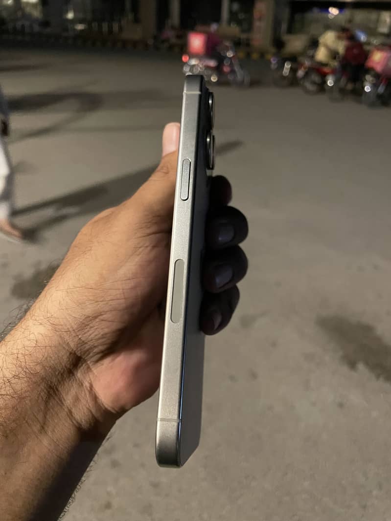 Apple iPhone 15 Pro Max 0
