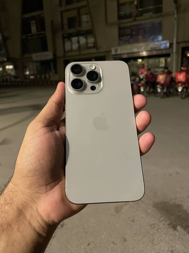 Apple iPhone 15 Pro Max 1