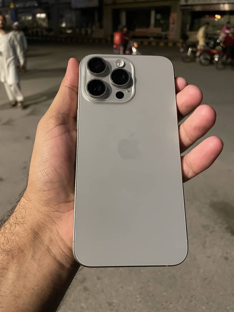Apple iPhone 15 Pro Max 2