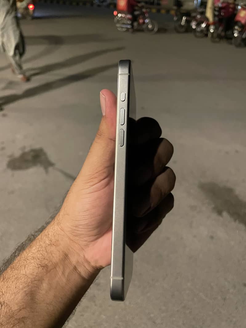 Apple iPhone 15 Pro Max 3