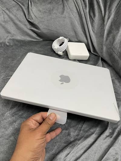 Apple MacBook Pro M2 Max ( M1.2. 3.4pro. Air. Max
