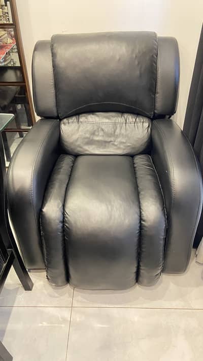 Gently used manual recliner for sale in DHA Phase 6 Lahore