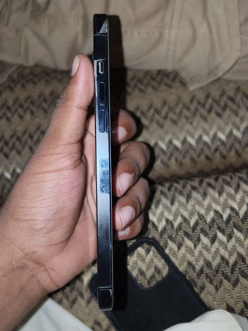 Apple iPhone 12 Pro Max 3