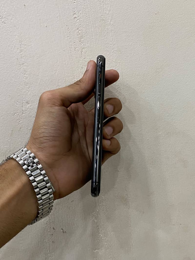 Apple iPhone 11 Pro 1