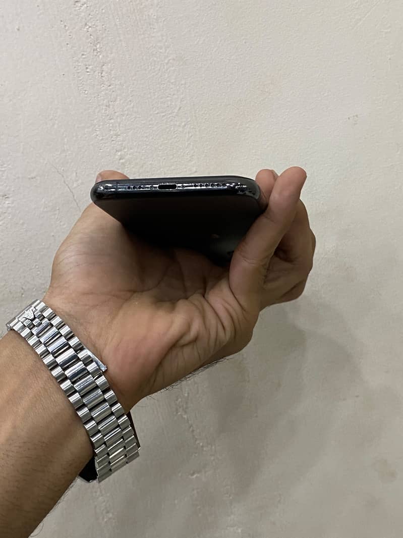 Apple iPhone 11 Pro 4