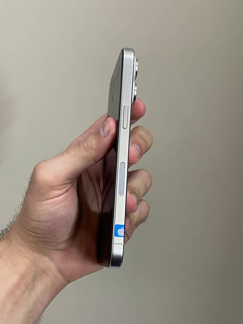 Apple iPhone 15 Pro Max 2