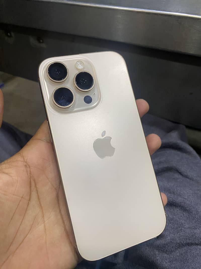 Apple iPhone 16 Pro 4