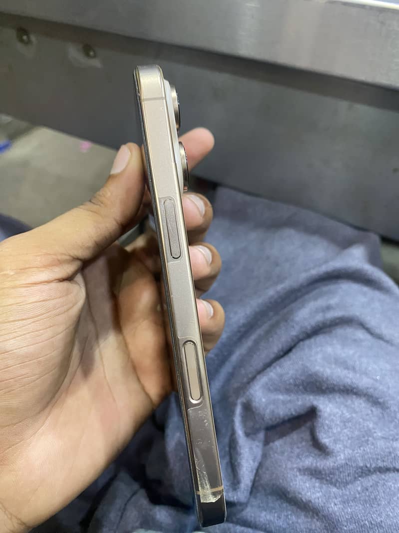 Apple iPhone 16 Pro 5