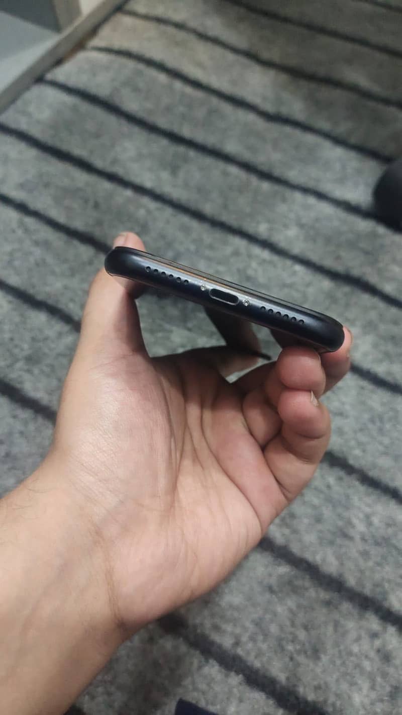 iPhone XR 5