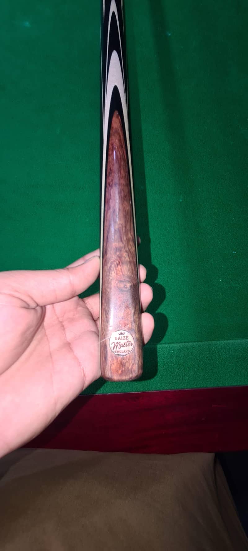 Single Piece Baize Master Cue 1