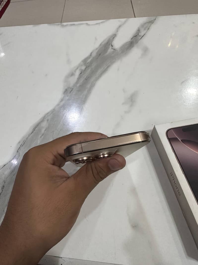 Apple iPhone 16 Pro 6