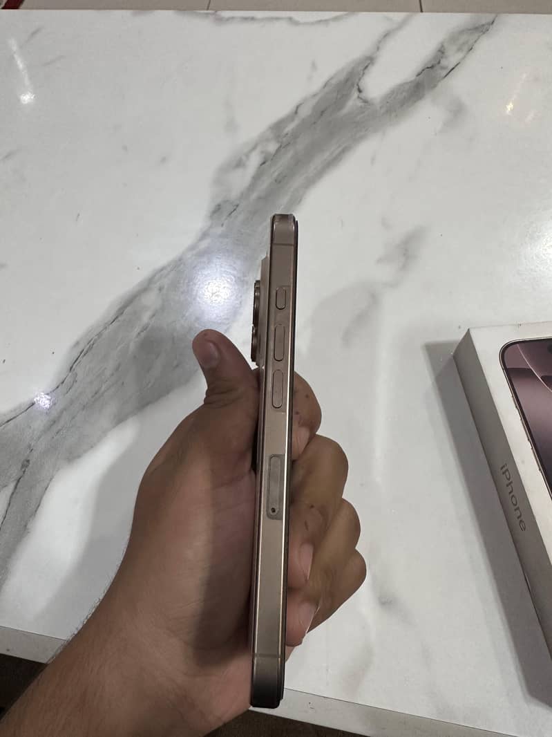 Apple iPhone 16 Pro 1