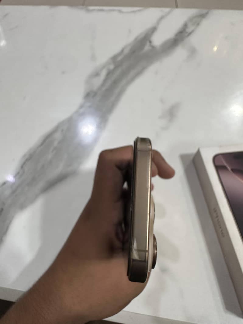 Apple iPhone 16 Pro 2