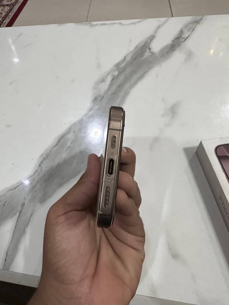 Apple iPhone 16 Pro 4