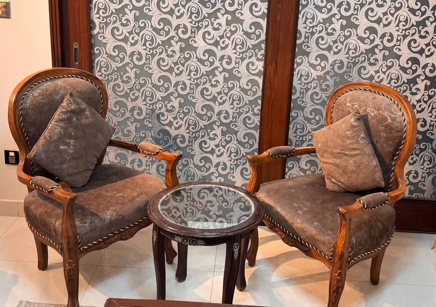 Sofa chairs with a round table 0