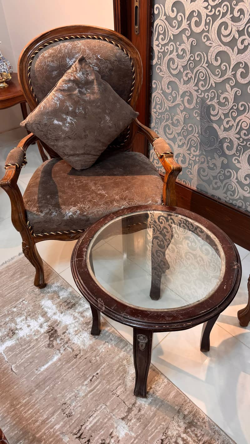 Sofa chairs with a round table 2