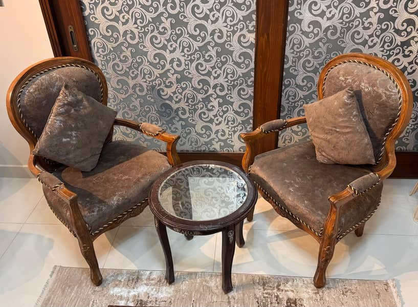 Sofa chairs with a round table 3