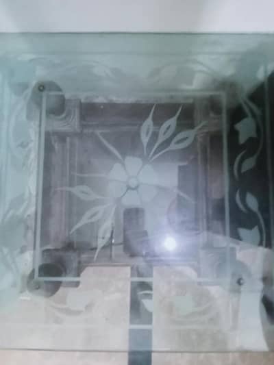 Side Table wit Design Glass