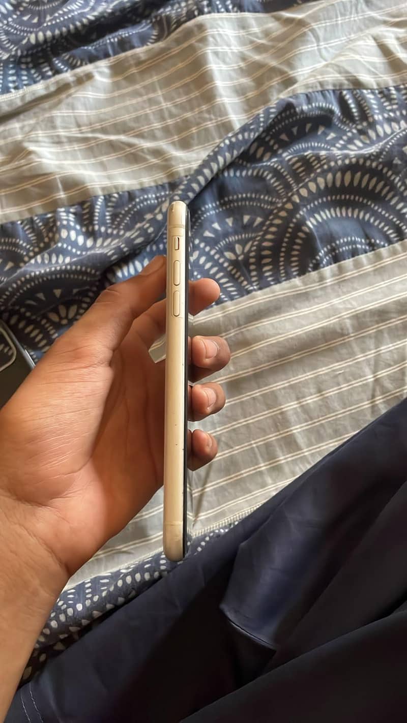 Apple iPhone 11 3