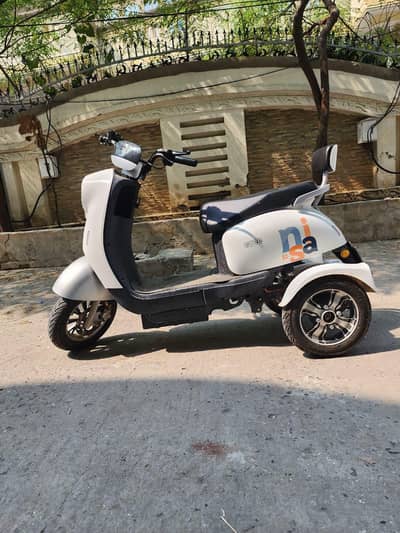 Evee Nisa Three Wheeler Electric Scooter | 2026 Model | Only 264 KM