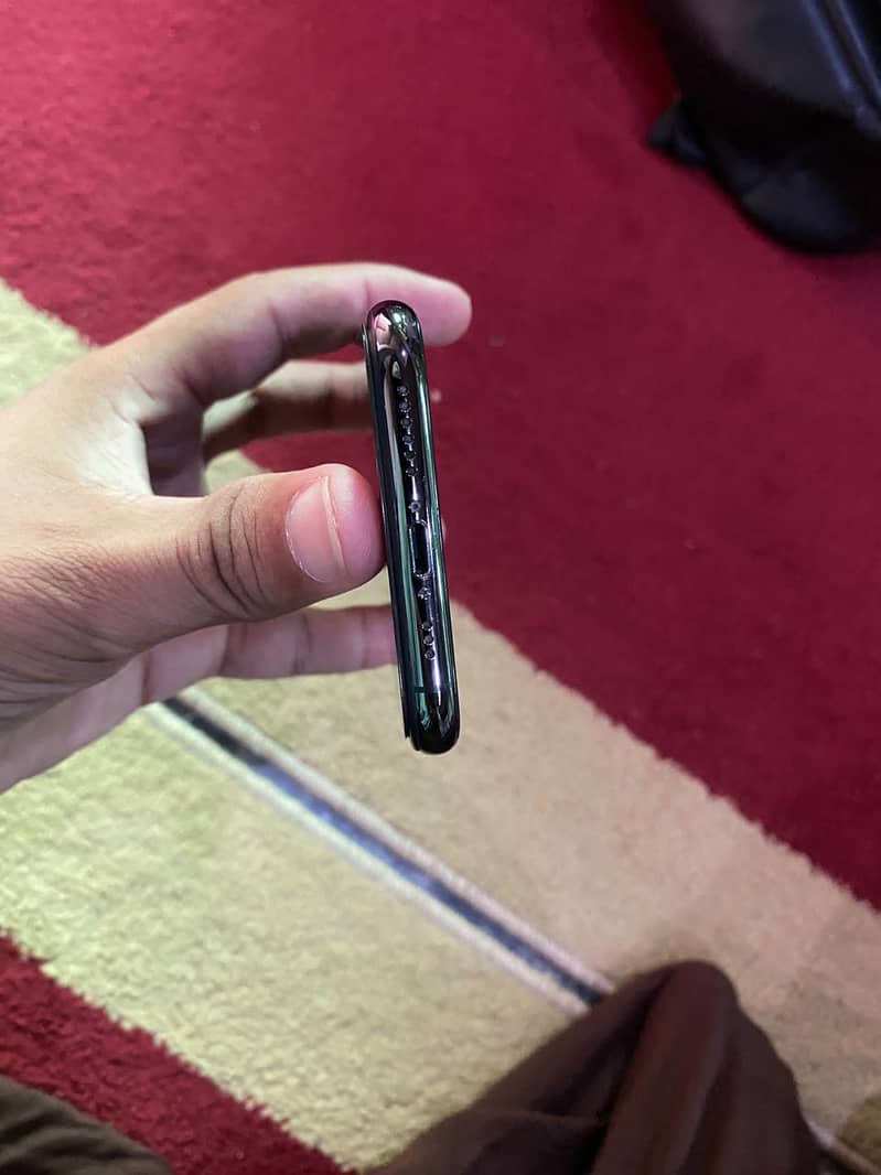 Apple iPhone X 3