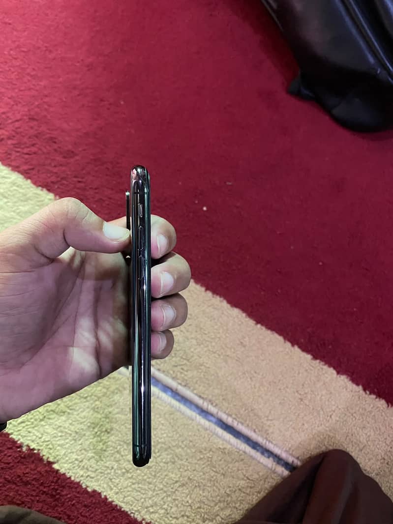 Apple iPhone X 4