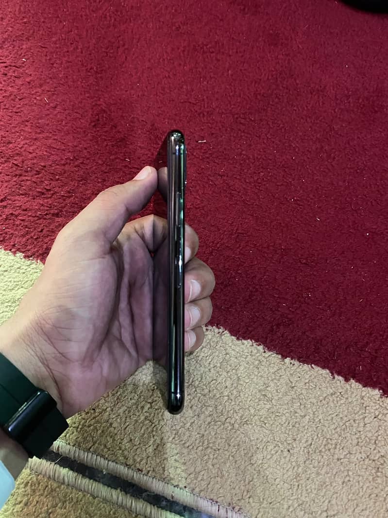 Apple iPhone X 5