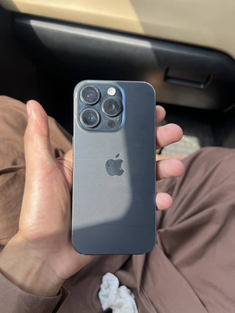 Apple iPhone 15 Pro 0