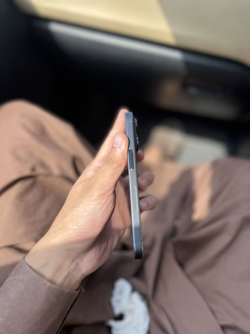 Apple iPhone 15 Pro 2