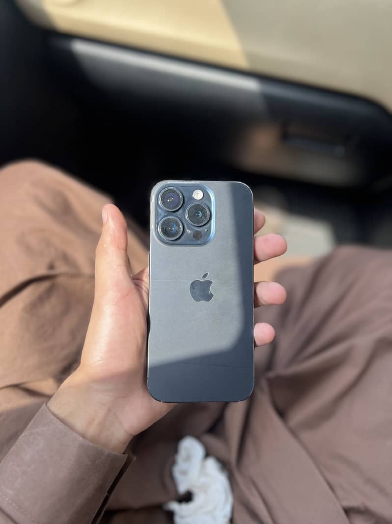 Apple iPhone 15 Pro 3