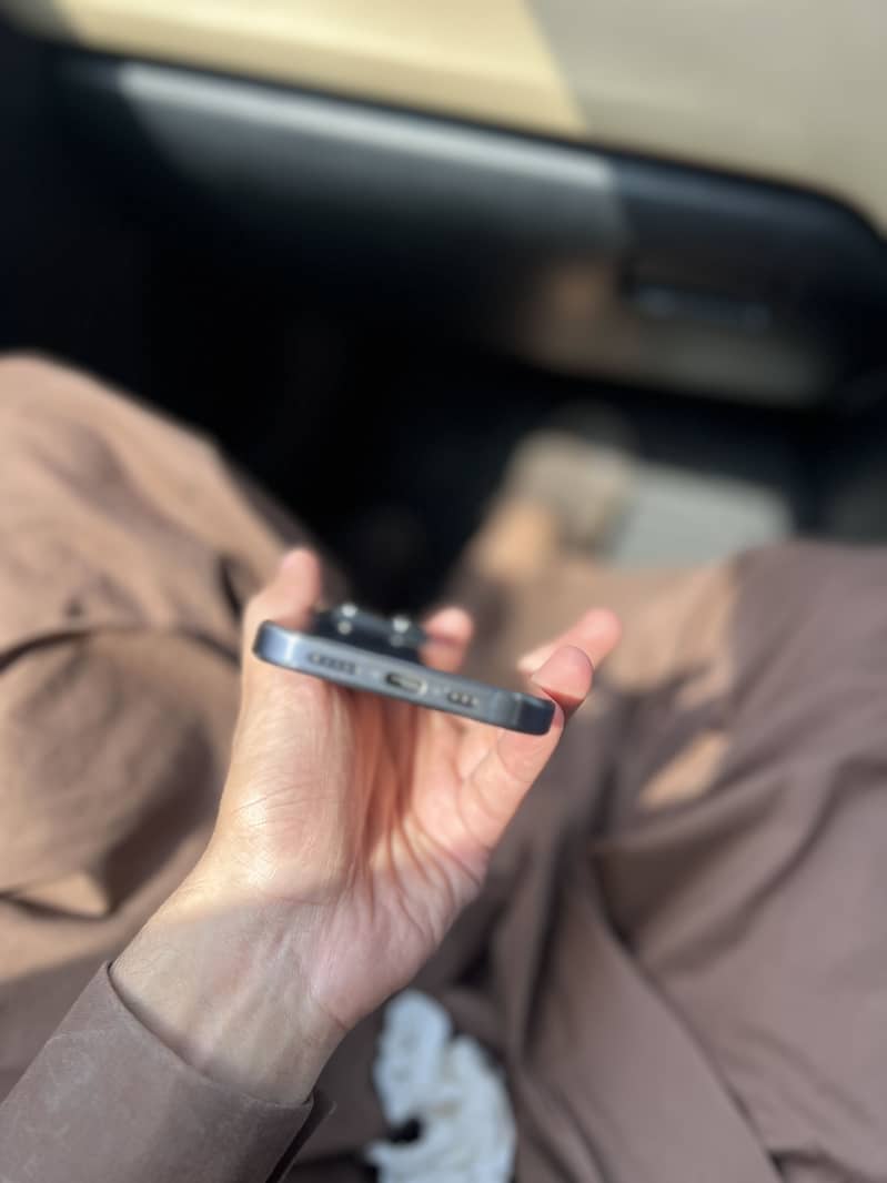 Apple iPhone 15 Pro 4