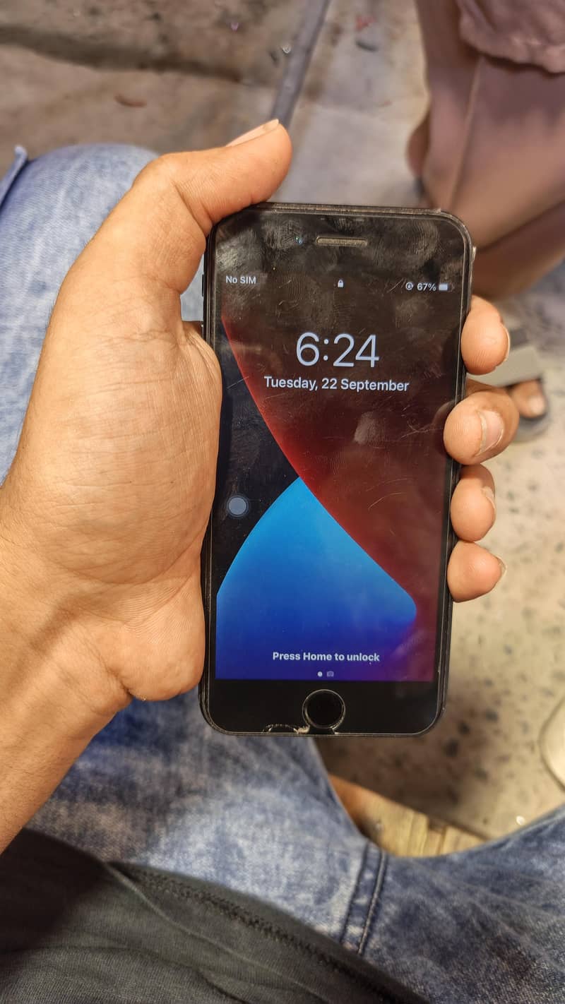 Apple iPhone 7 0