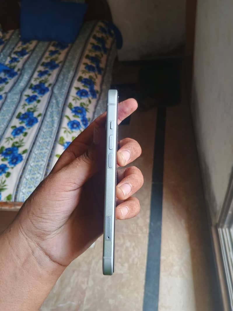 Apple iPhone 15 2