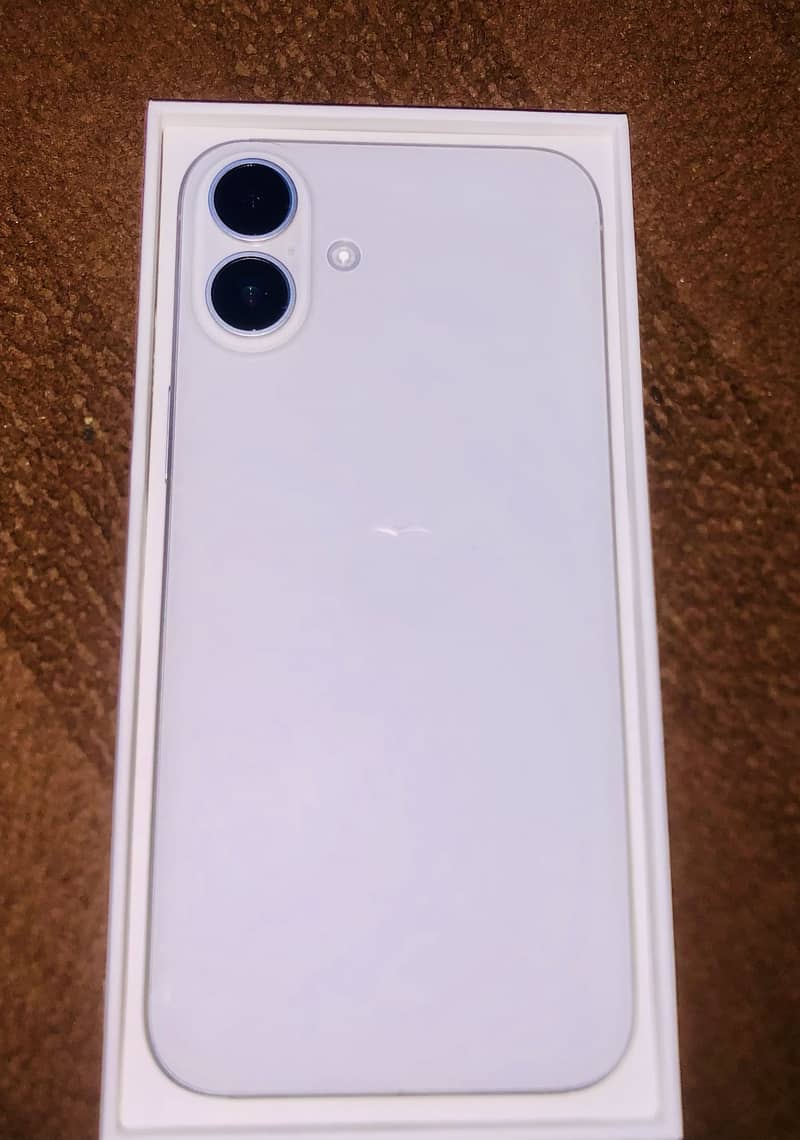 Apple iPhone 16 Plus 0