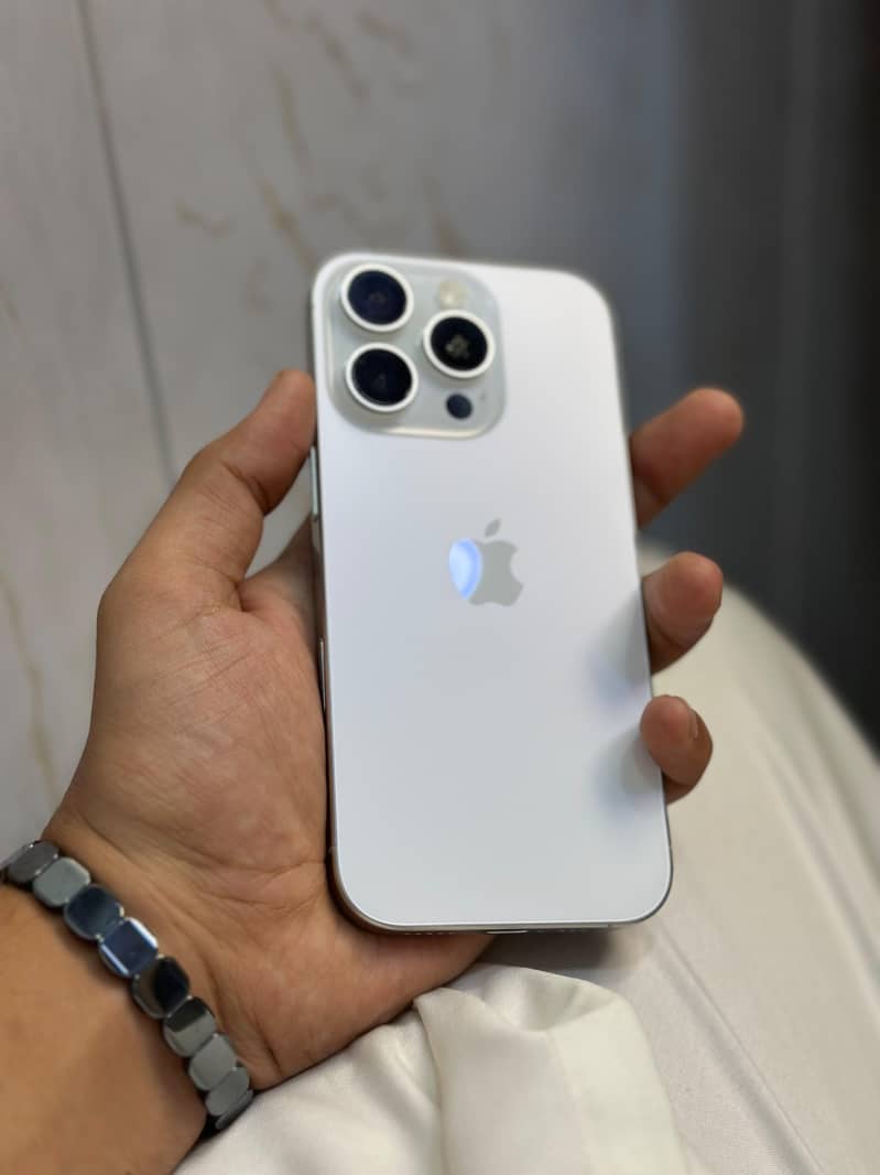 Apple iPhone 16 Pro 0