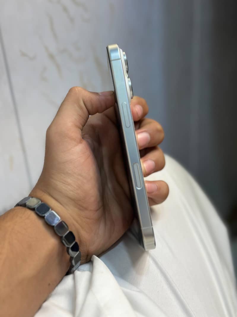 Apple iPhone 16 Pro 5