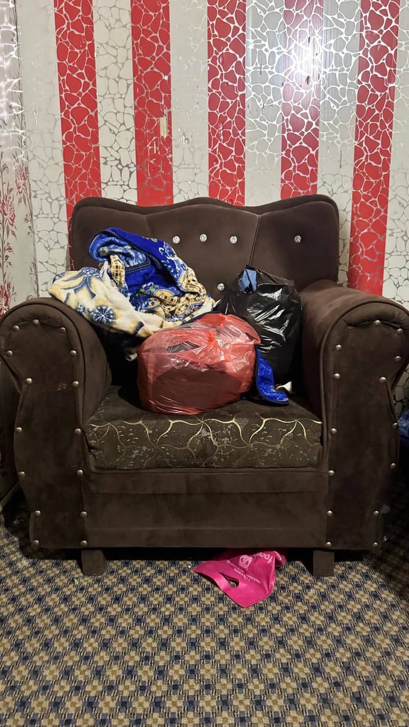 1 bed with sofa set 0