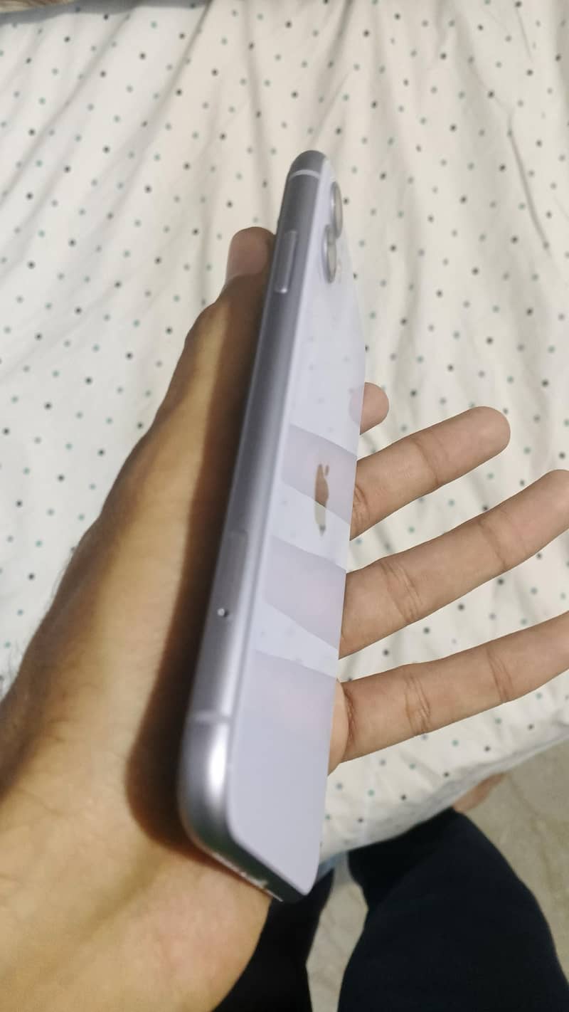 Apple iPhone 11 3