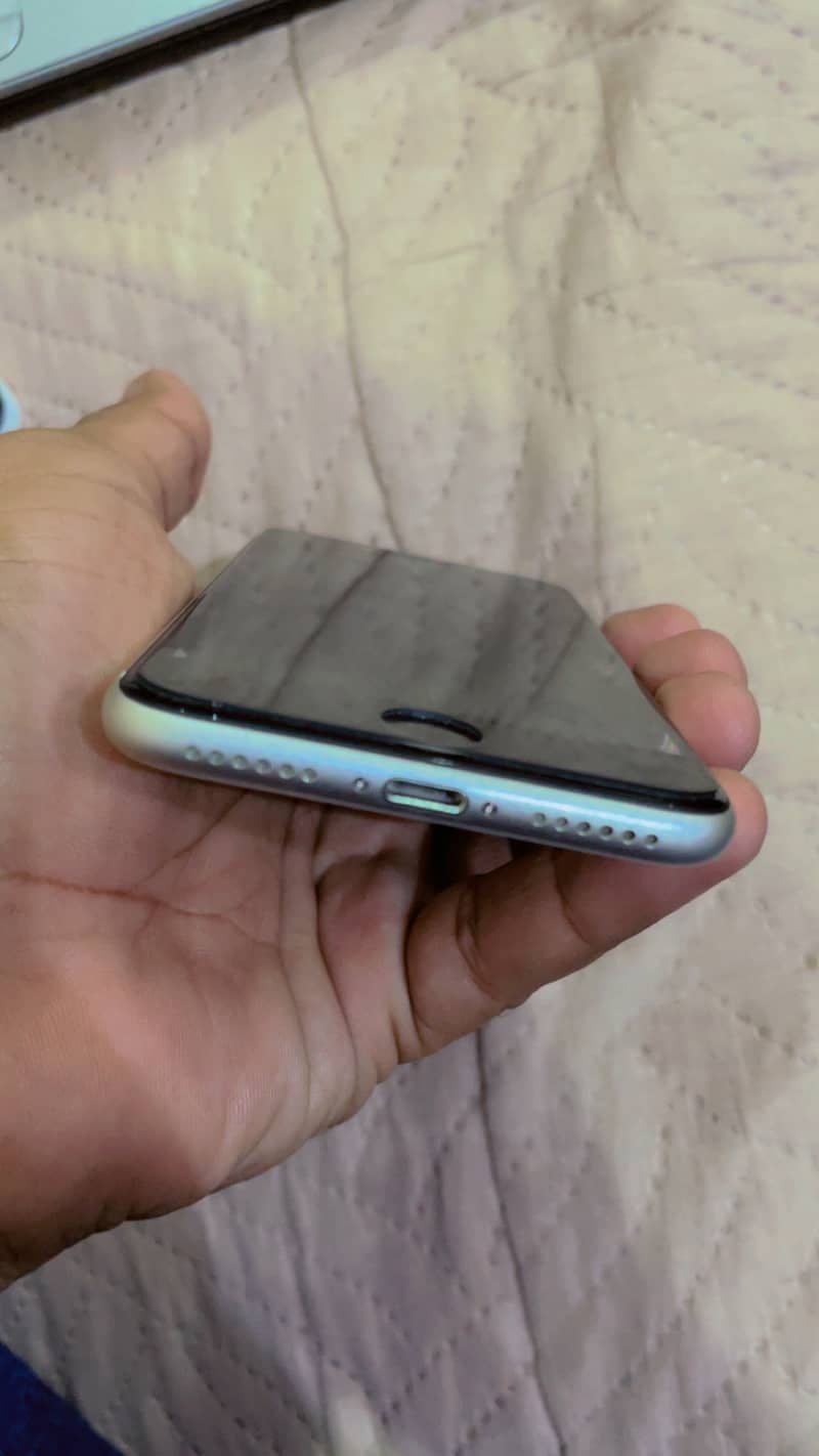 Apple iPhone SE 3
