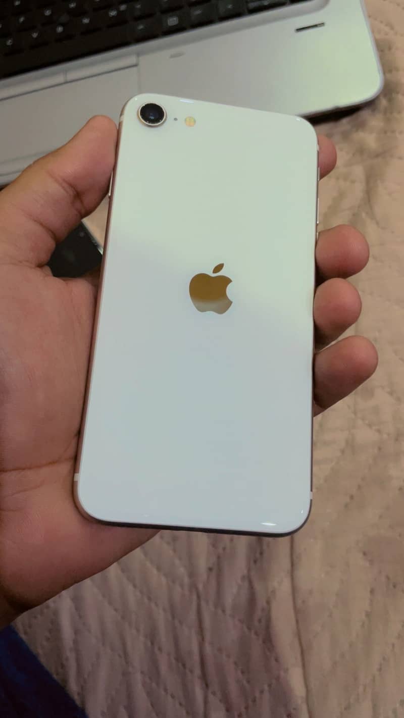 Apple iPhone SE 10