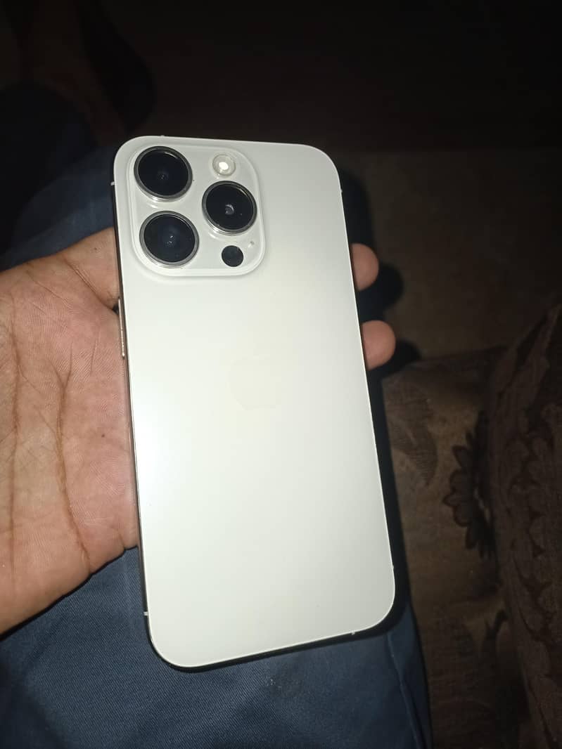 Apple iPhone 15 Pro 0