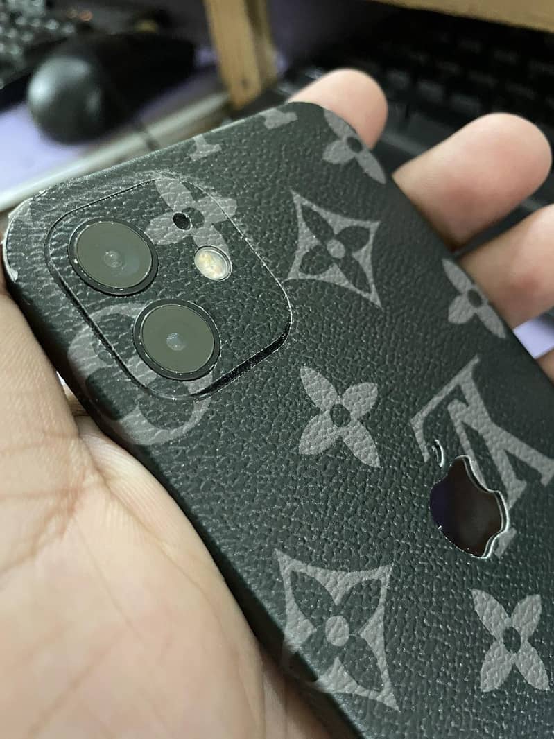 Apple iPhone 12 1