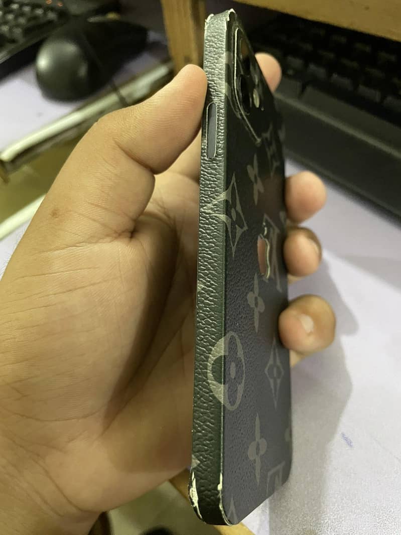 Apple iPhone 12 3
