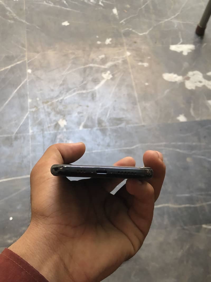 Apple iPhone 11 Pro 2