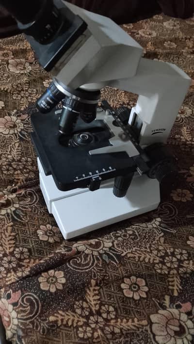 lab microscope