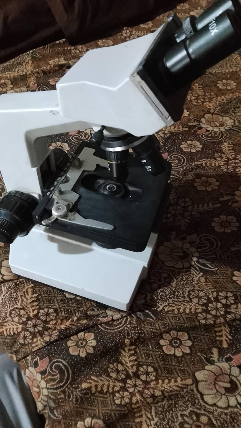 lab microscope 3