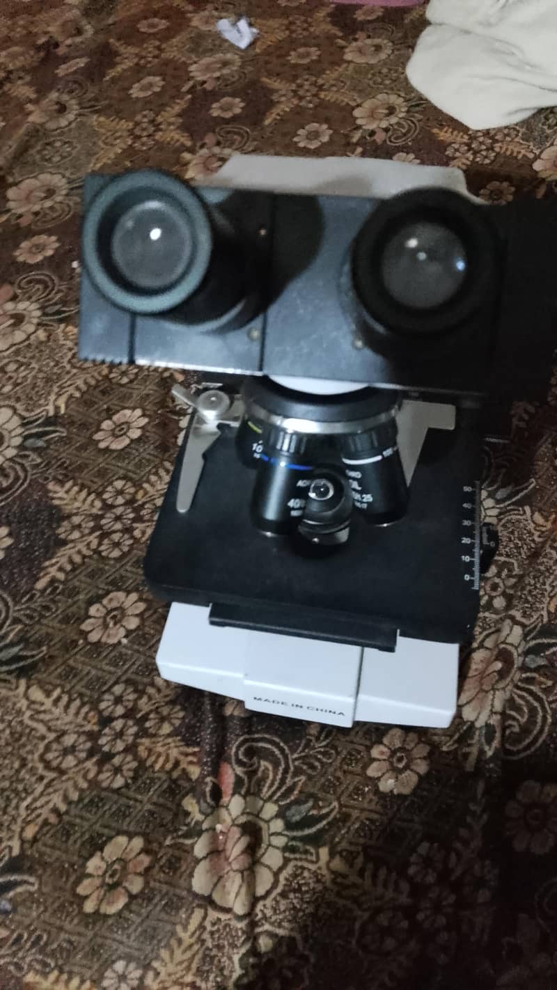 lab microscope 4